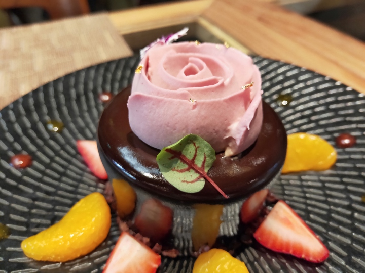 OPPO R17 簡單動手玩，外型更美、AI 自拍變聰明