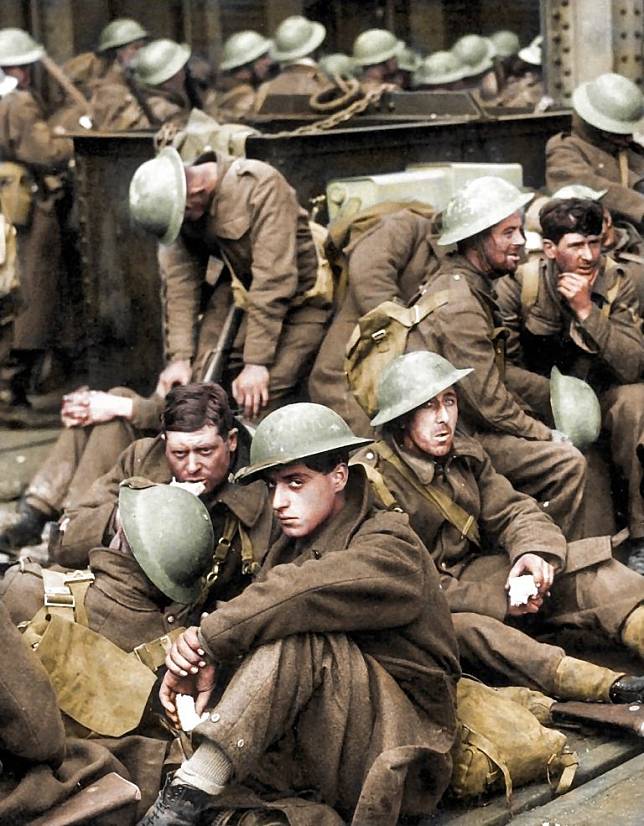 9 Potret Evakuasi Dunkirk Ini Dibuat Berwarna, Dramatis Abis!