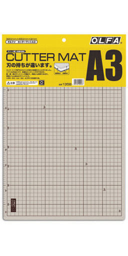 OLFA優質低價位美工用切割墊,尺吋:320×450×2mm.單面公制1CM線格n100%日本製
