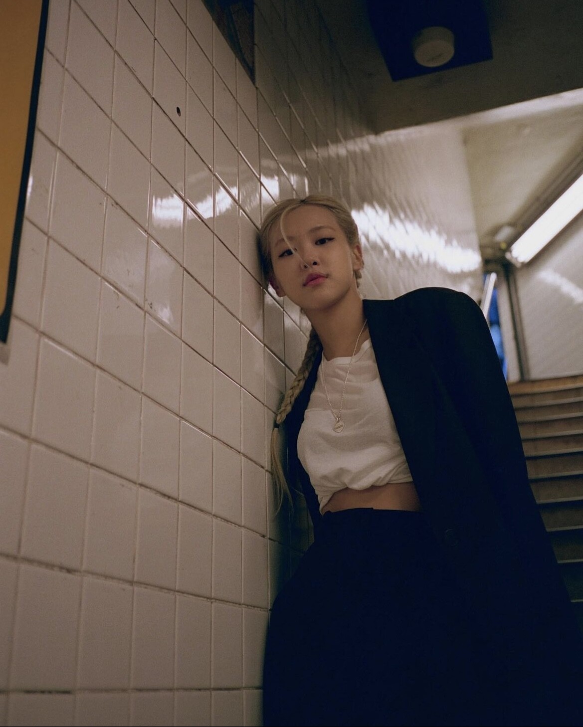 白T-shirt怎麼搭？白T的六大穿搭：一招簡單拉比例、秋冬還能這樣疊穿！