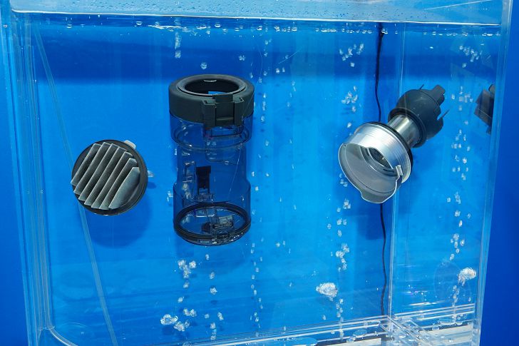 集塵盒的部件和金屬濾網都能夠拆下直接水洗。