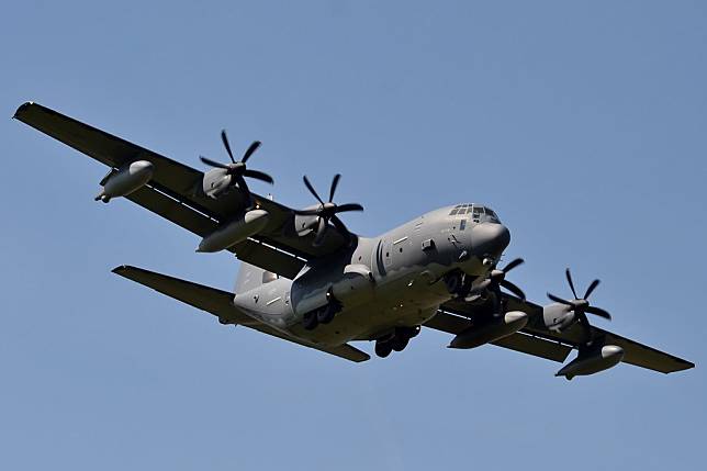 反擊共機繞台 美軍MC-130J「穿越」台海