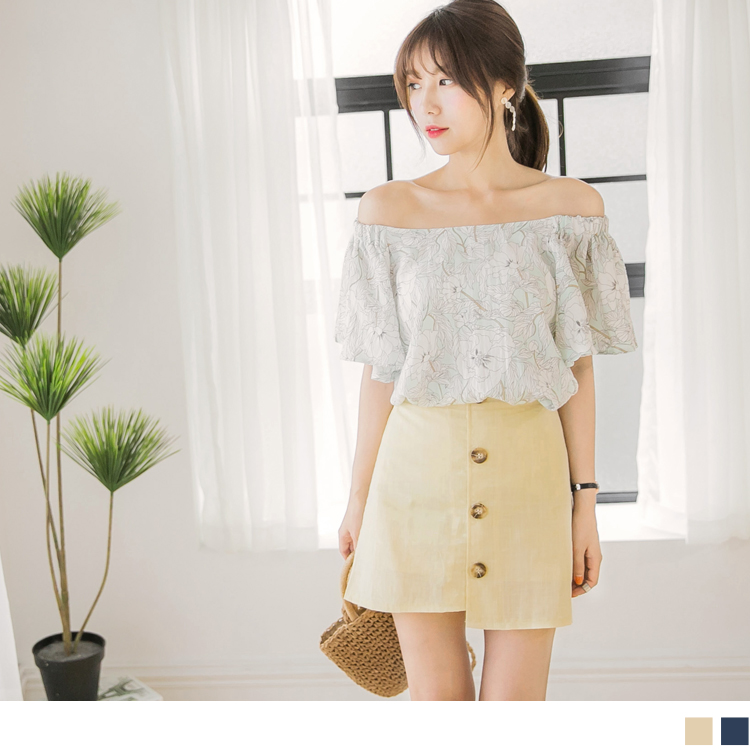 質感純色後腰鬆緊排釦造型不規則裙襬格紋布短裙．2色