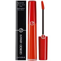 ◎史上第一支絲絨質地唇彩，兼具霧面光感與高顯色度。獨家「絲絨柔滑凝膠」能加倍保濕滑順且服貼，「4D絲絨霧光球體」能完全包覆唇瓣，煥發細緻霧面光澤唇妝，讓唇瓣彷彿穿上GiorgioArmani絲絨華服。