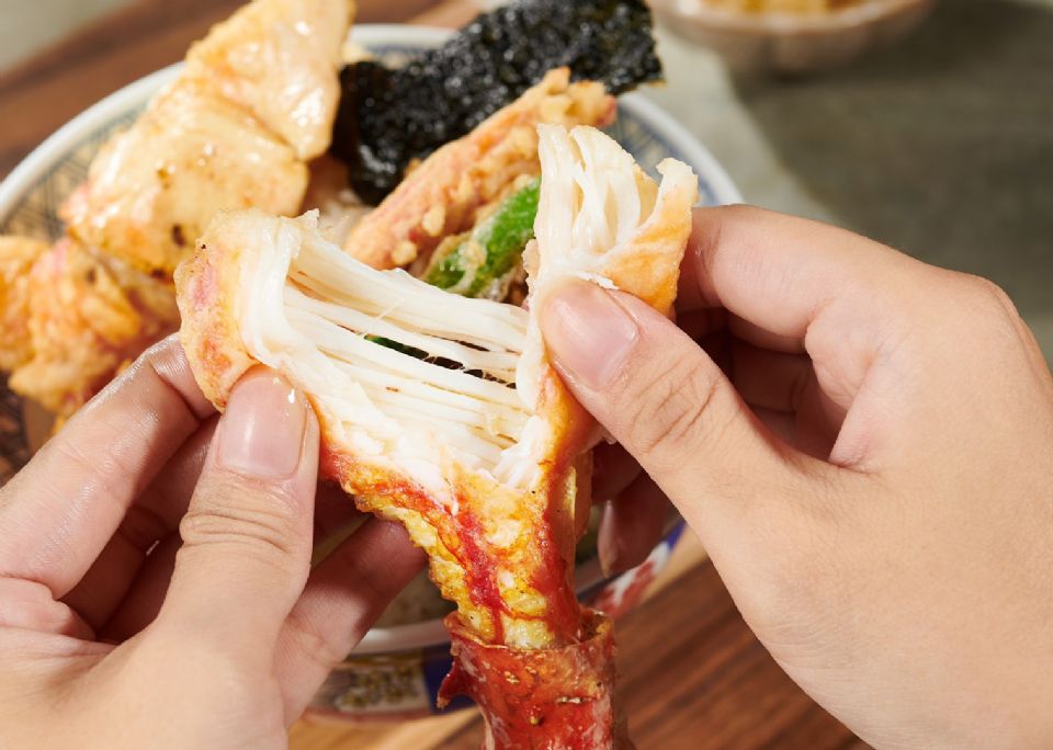 金子半之助推新品「帝王蟹天丼」