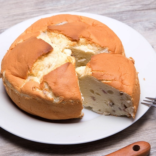 香濃軟綿的口感，讓您吃了還想再吃！每一個蛋糕都是阮美蘭師傅用心為您製做，讓您愛不釋口！久久不能忘懷！一吃就上癮！