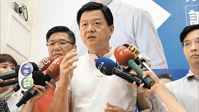 周痛批民進黨拿公帑綁樁 金額上兆