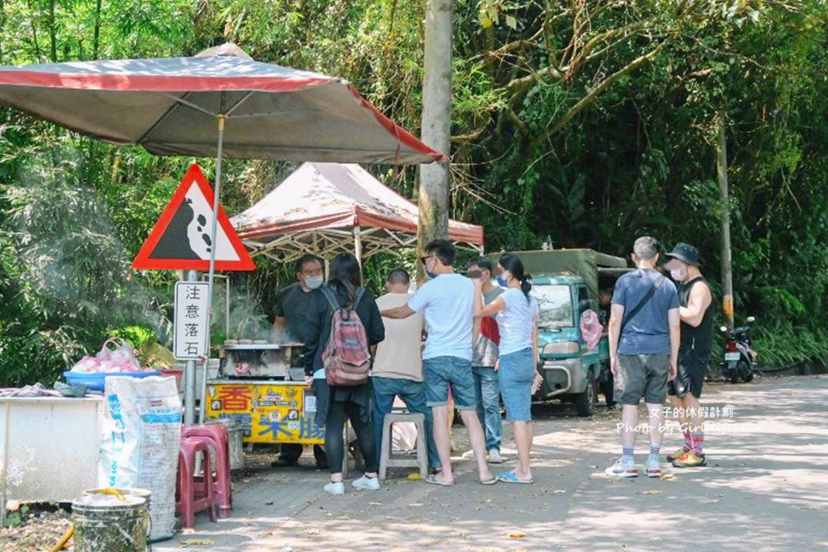 山腳下排隊美食！礁溪傳奇「大腸包香腸」想吃看運氣，隱藏版烤五花內行才知