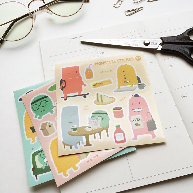 ●無刀模線自剪貼紙 ●一組同款四大張入 ●不受限制自行剪裁貼紙 ●PET半透明材質不遮底色