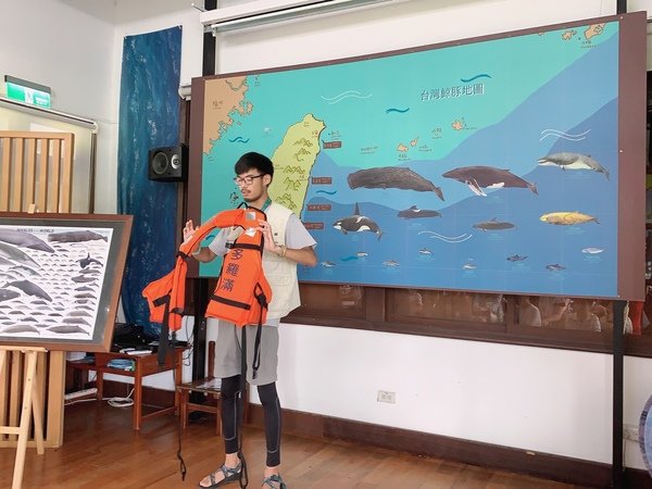 「花蓮旅遊」花蓮租車三天二夜輕旅行自駕遊，盛夏消暑追鯨趣-花蓮永宬租車，老時光燒肉酒肴，欣欣麵館不是麵店，小花公寓民宿與窩WOW青年旅館直擊分享