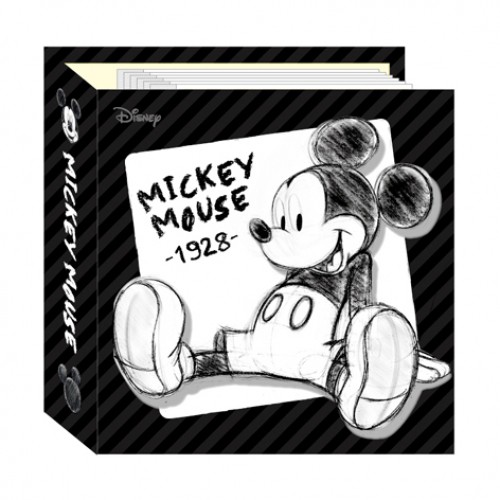 迪士尼活頁相本32K1. 材質: 紙、鐵、PP2. 成分: 紙、鐵、PP3. 規格: 1本，168*171*43MM*附贈透明PP外盒,保護相本不易汙損,增加收納功能性*內附28張內頁可補充最多50張