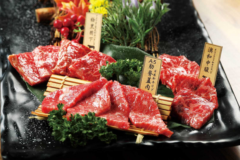 經過溼式熟成的「大股初嚐和牛盛合」，風味濃郁、甜度更佳。（一二八○元）（圖／于魯光攝）