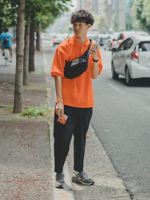 當覺得POLO衫穿搭略顯單調的話，運用配件達到滿分注目度