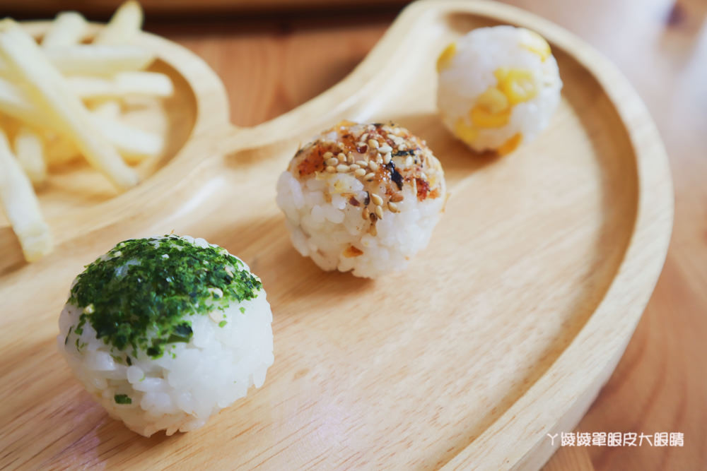 新竹竹北早餐推薦必吃！米八手作飯糰，比超商御飯糰還要大兩倍的巨無霸三角飯糰