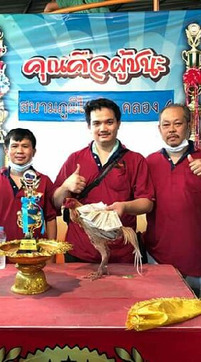 ซุ้ม อัศวินระกาทองFC