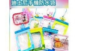 玩水也可以滑手機～Disney迪士尼手機防水袋！