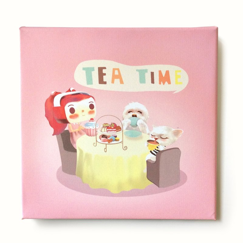 再忙，也要陪自己喝一杯 下午茶。 《小鐵君 X SmileDog 無框畫》 紙張 / 油畫布 裝訂 / 原木裱框、掛繩 尺寸 / 30 x 30 cm 厚度 / 2 cm 包裝尺寸 / 35 x 36