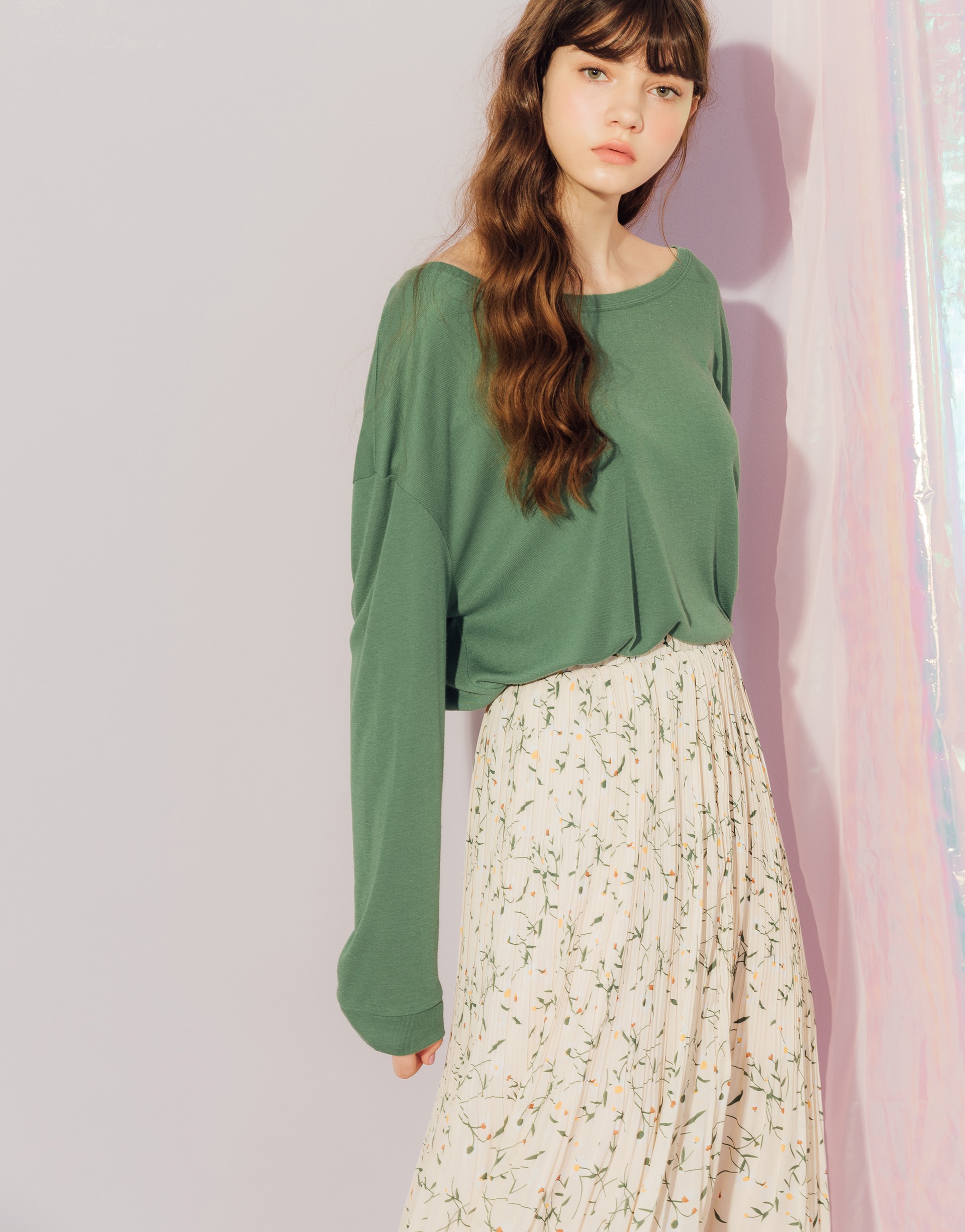 圓領設計/兩側開衩