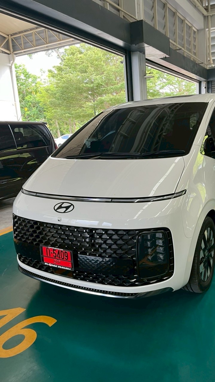 Hyundai. STARIA