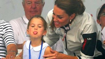 夏綠蒂公主也想推出自己的表情包！模仿喬治王子搞怪表情調皮本性露出、惹凱特王妃好氣又好笑