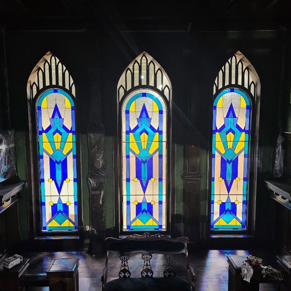 《雖然是精神病但沒關係》超狂佈景4：文英家廚房、大量的彩色玻璃設計