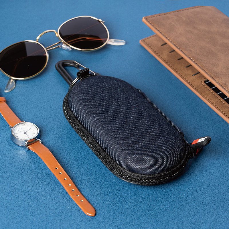 ＊量身訂製尺寸 ，可同時收納其他小配件 ＊精緻 簡約 圓潤 ＊精選高檔牛仔布料 ＊年輕時尚追隨潮流 ＊小巧身材 輕鬆一手掌握