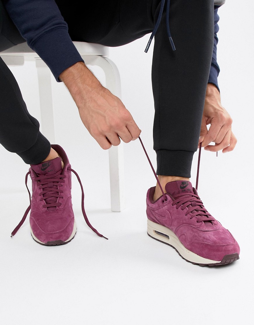 Air Max 1 trainers by Nike Supplier code: 875844-602 Lace-up fastening Moulded top eyelets Branded t