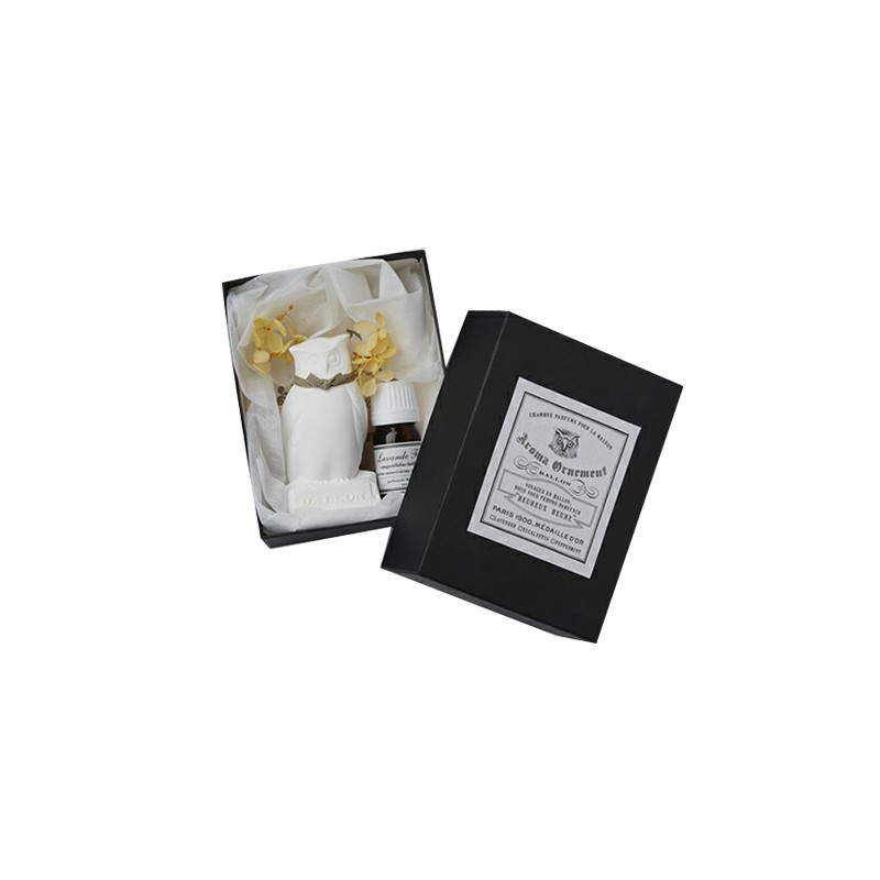 【品牌介紹】BALLON為法文的“balloon（氣球）”之意。品牌從2009年開始，研發了一系列的香氛相關擺飾，其中最受矚目的即為由石膏製成的各式擴香。品牌致力於創作出帶有靜謐氛圍，並能歷久彌新的香