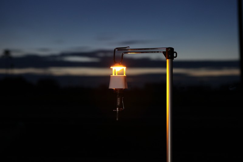 ★特殊濾鏡設計，直接濾除蚊蟲喜歡的光波長 ★專利所有，MIT台灣設計生產製造 ★可套用於25mm-40mm頭徑之各式手電筒上，轉換手電筒使用功能 ★反射片無電鍍裝置，環保無汙染 ★專利底座克服手電筒尾