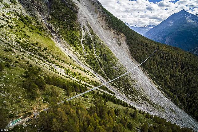 10 Potret Europabruecke, Jembatan Gantung Terpanjang di Atas Jurang