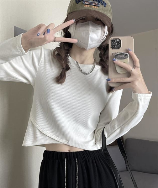 我愛寶島~不規則針織t恤打底衫女春秋款時尚洋氣時髦辣妹內搭短款白色上衣