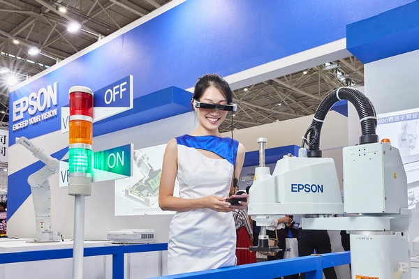 Epson推機械手臂管理系統與AR遠端專家協作方案 助力台灣製造業超前佈署