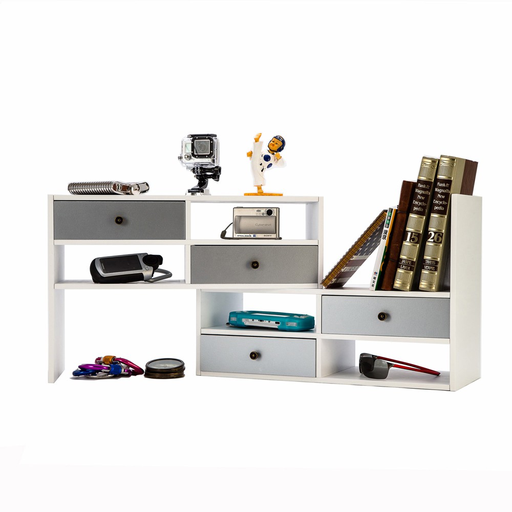 ◆台灣製造、品質優良、不須組裝◆外觀無螺絲接合孔，精品級收納置物◆無毒烤漆封邊，可配合使用寬度伸縮◆可疊放伸縮及攤平，角落轉角皆可使用八格四抽設計，以四個抽屜可隨需求移動調整，書籍、文具、公仔立即定位