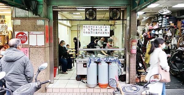 【台北美食】無名乾麵公嬤麵-沒有店名的35年老字號小吃店