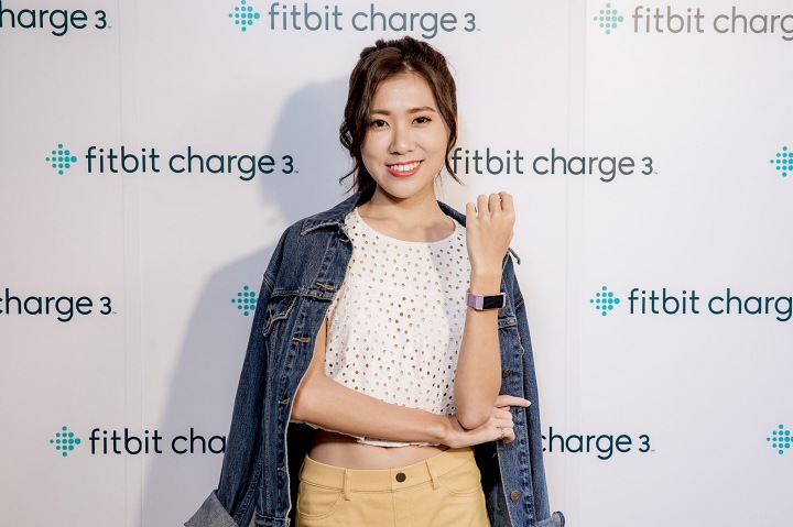 續航7天、防水50公尺，Fitbit推出Charge 3智慧手環，游泳健身都難不倒它