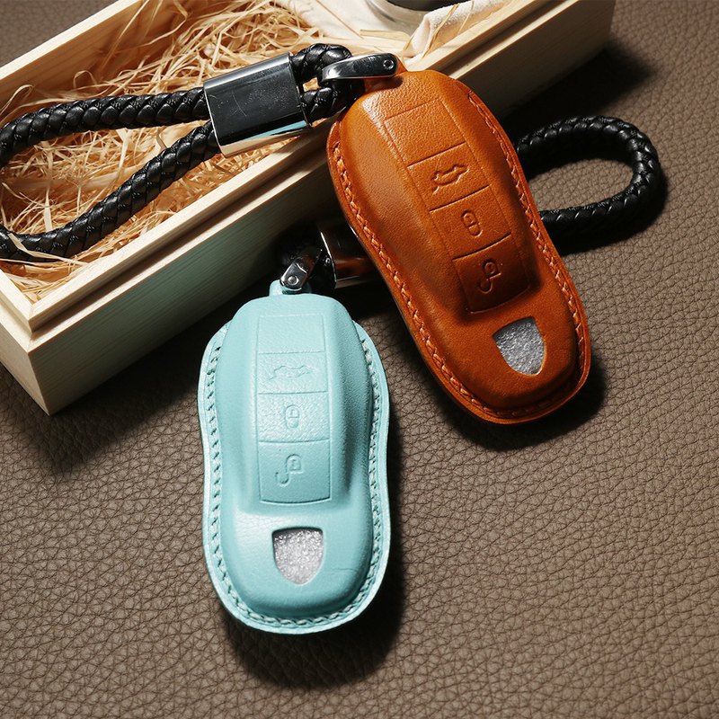 品質，源於材質和工藝。 採用法國製造的頂級奢飾品指定用皮-Alran山羊皮，以及義大利植鞣革,不鏽鋼五金,手工植鞣皮本體拋光，全手工打孔，雙波浪手工縫線，車鑰匙套完美貼合，手工感滿滿，不僅耐用，實用，