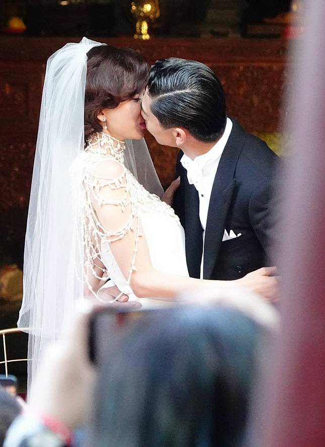 林志玲選在爸爸的故鄉台南，與放浪兄弟成員AKIRA完成世紀婚禮，林志玲和AKIRA交換戒指後親吻。記者林伯東／攝影