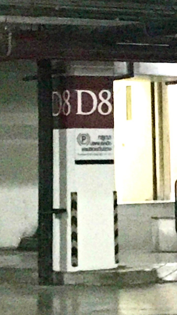 D8