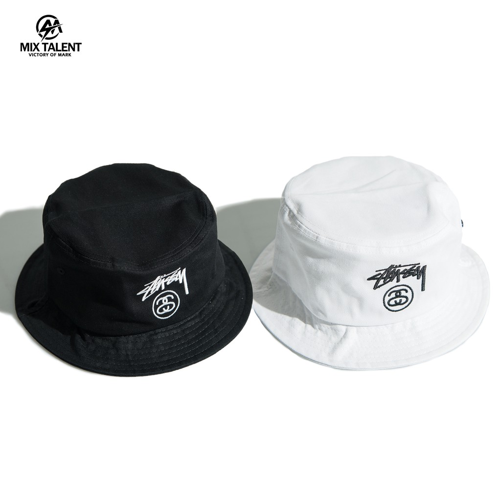 商品:STUSSY 草寫 刺繡 BUCKET HAT 漁夫帽顏色：黑 / 白因商品都以實體店面庫存為主，下標前請先詢問有無現貨★賣場服務及出貨時間為周一～周五 15:00~21:00 ★#STUSSY#漁夫帽#帽子#MIXTALENT