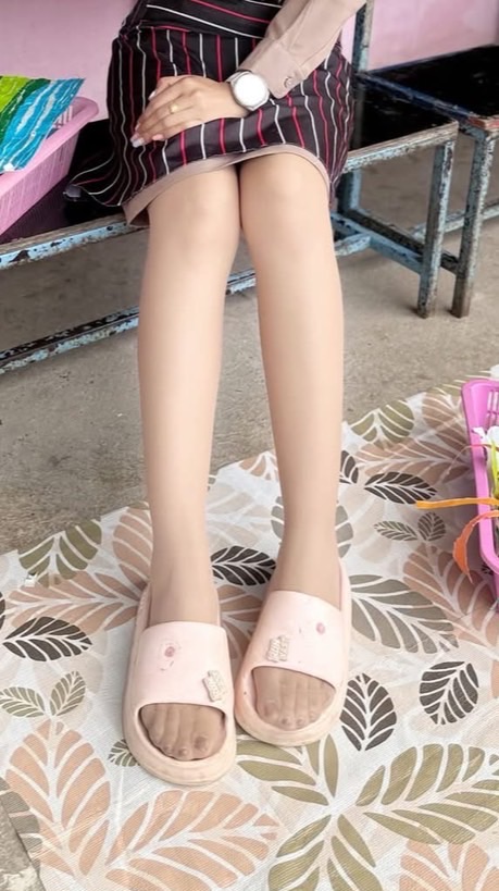 ชอบถุงน่อง > I like stockings.<🧦🦶🏼