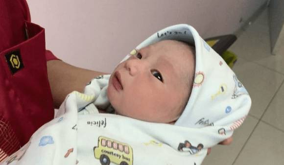 9 Momen Bahagia Kelahiran Anak Pertama Alvin Faiz, Putra Ustadz Arifin Ilham