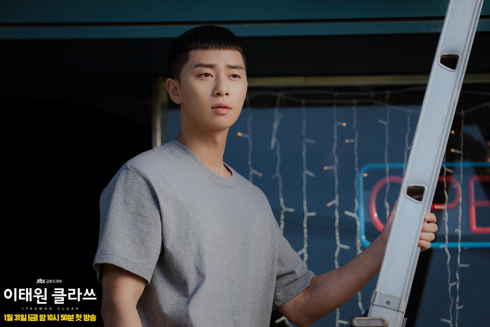 朴敘俊5個「非高富帥」角色！《梨泰院CLASS》平凡酒館老闆、眼線超濃叛逆男，戲路好廣