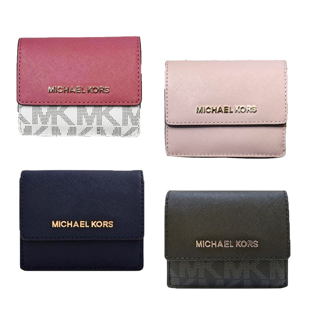 品牌名稱：MICHAEL KORS 外層材質：防刮牛皮 內層材質：防刮牛皮 商品尺寸：長10cmx寬3cmx高9.5cn 商品規格：卡片層 7、零錢層 1、拉鍊袋*1 5/8 12:00-5/11 1