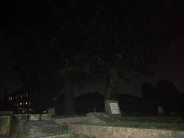 580 Hantu Kuburan Jeruk Purut Terbaik
