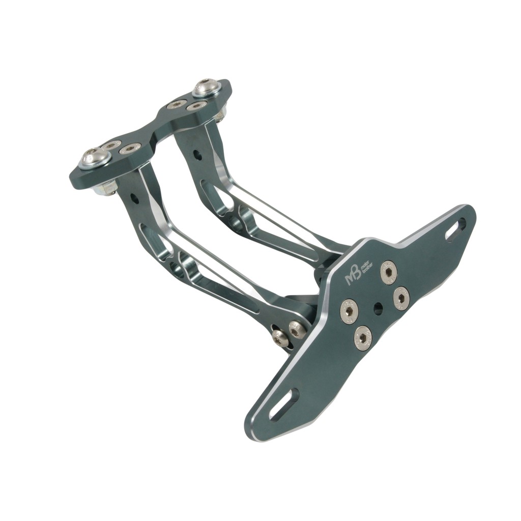 品 牌MB機車兄弟 產品名稱PRO 版 鋁合金可調式後牌架 顏 色銀銀/金銀/紅銀/橘銀/灰銀/黑銀 對應車種通用型功能安裝於後方車架處用於固定車牌可調車牌角度簡潔CNC切削造型節省空間，提升視覺效果