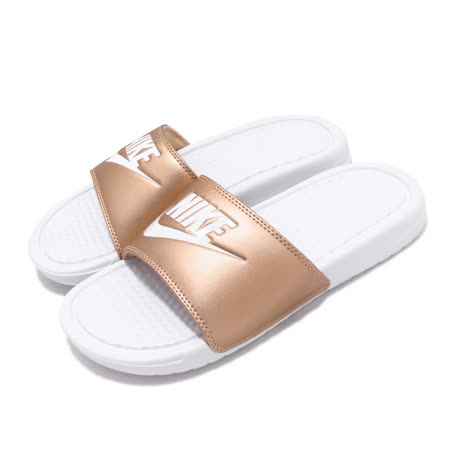 品牌: NIKE型號: 343881-108品名: Wmns Benassi JDI特點: 經典款 大logo 舒適 套腳 夏日 金 白
