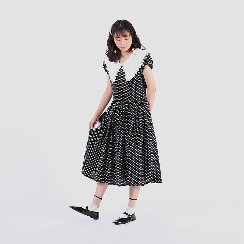 蛋植物嚴選昭和古著洋裝，有別於現代服飾的精緻做工剪裁，簡單套上就能夠創造優雅亮眼的復古造型！