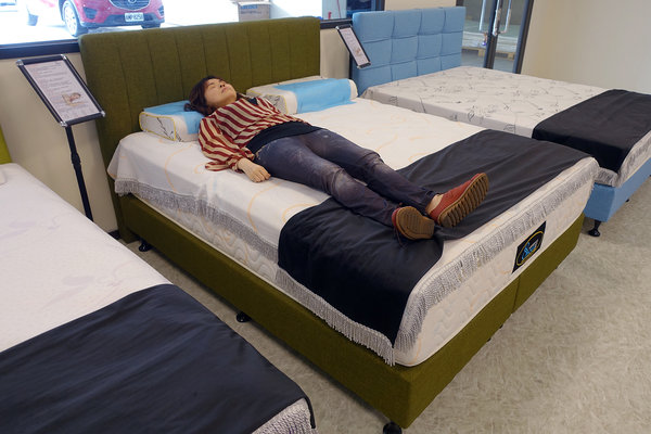 台中床墊工廠直營,台中獨立筒床墊,大里八鐘頭展示工廠,平價乳膠獨立筒床墊, 彈簧保固10年、流程透明手工客製獨立筒床墊