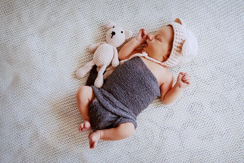 新生児に帽子は必要ない 意外と気付かないメリットとは オリーブオイルをひとまわしニュース