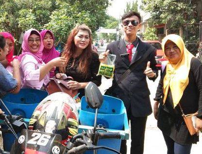 Hikam, penjual tahu keliling jadi idola ibu-ibu